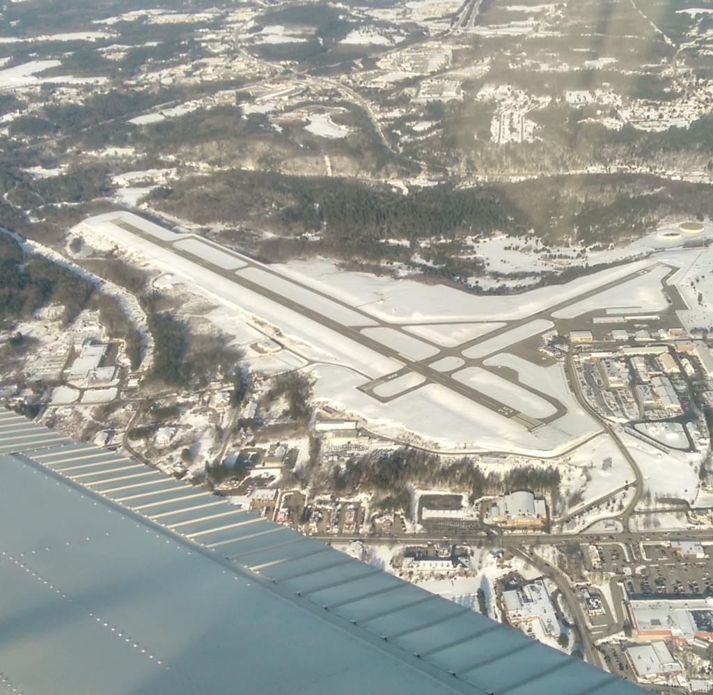 Maine Instrument Flight KAUG Airport Information.